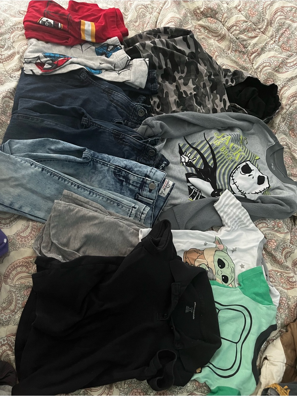Kids' Mixed Graphic Tee in Gray and Black (5-6)